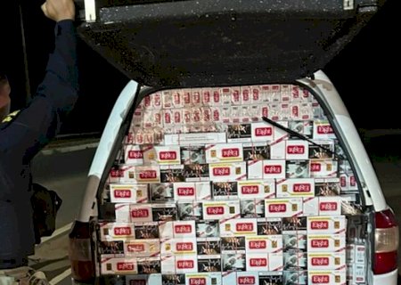 Dupla é flagrada transportando 13 mil maços de cigarros contrabandeados