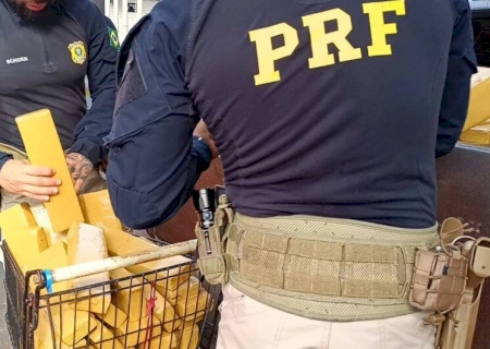 Perseguição termina com caminhonete carregada com maconha apreendida