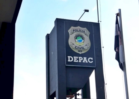 Homem invade obra, mas acaba preso com cocaína em cima do telhado