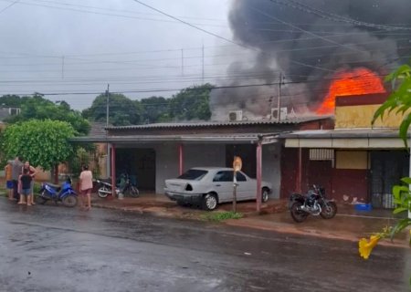 Incêndio atinge residência na fronteira e mata sobrinho de radialista