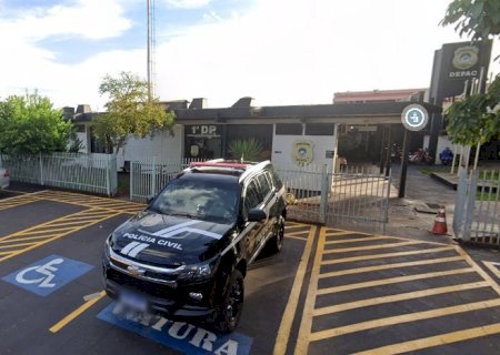 Adolescente é flagrada com droga e faca dentro de escola pública em Dourados