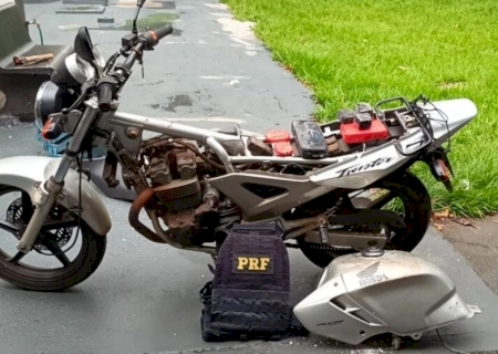 PRF prende traficante com cocaína escondida em tanque de motocicleta na MS-164