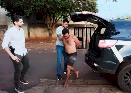 Homem mexia em espingarda quando atirou na esposa que amamentava bebê