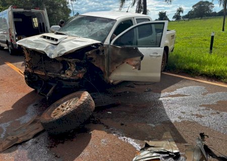 ANGÉLICA: Acidente entre caminhonete e caminhão-tanque deixa homem gravemente ferido na MS-145