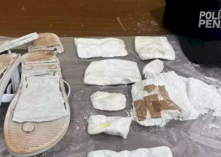 Mulheres são flagradas em presídios com drogas no chinelo e no corpo