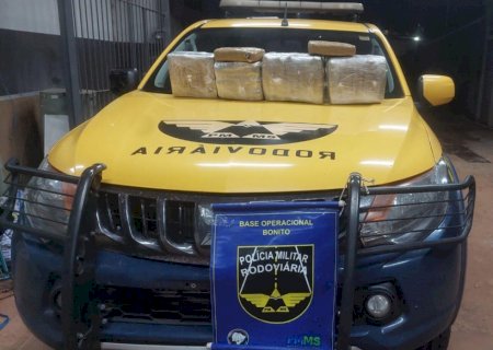 Mulher é presa em flagrante por tráfico de drogas durante fiscalização em ônibus