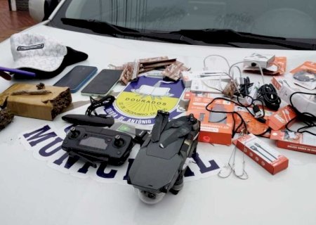 Menores são flagrados usando drone para 'treinar' entrega de drogas em penitenciária