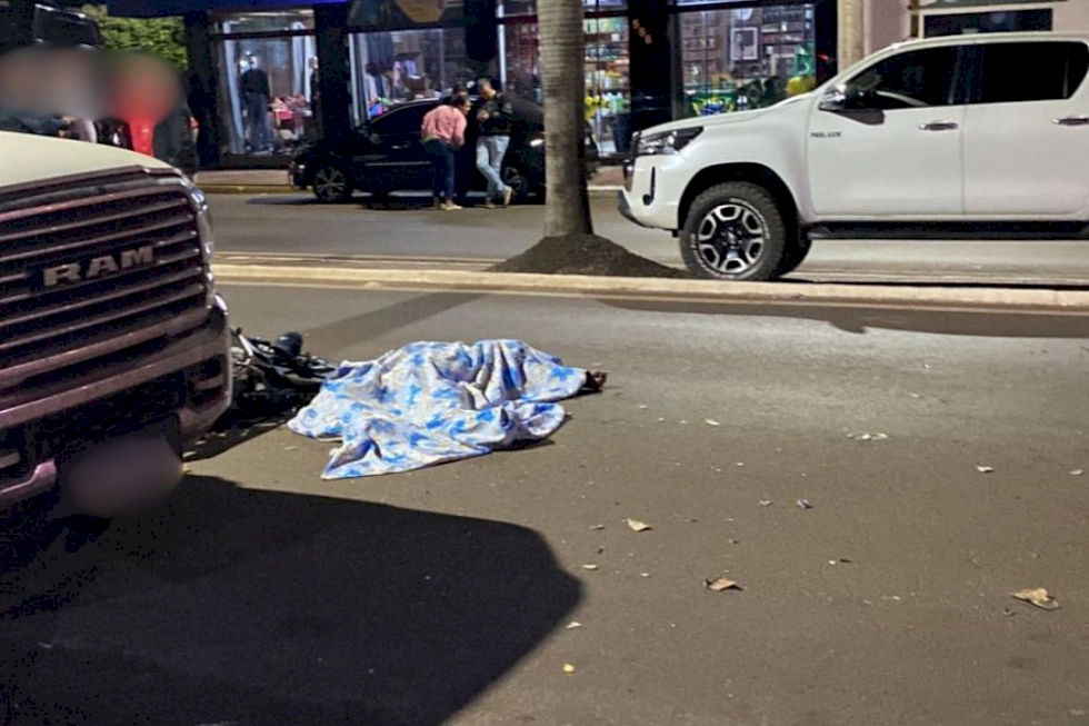 DEODÁPOLIS: Motociclista morre em grave acidente envolvendo caminhão