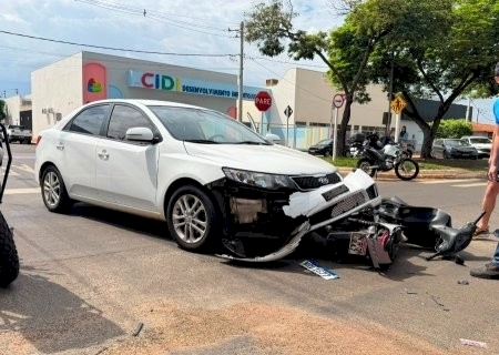 NOVA ANDRADINA: Colisão entre carro e motoneta deixa jovem ferida