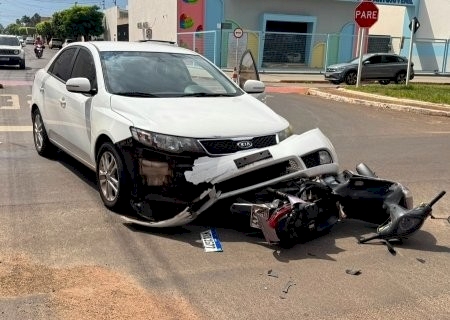 NOVA ANDRADINA: Colisão entre carro e motoneta deixa jovem ferida