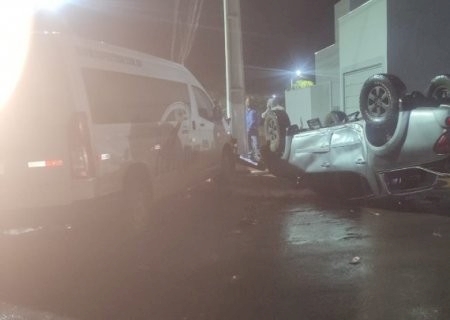 IVINHEMA: Capotamento é registrado durante a madrugada no bairro Vitória