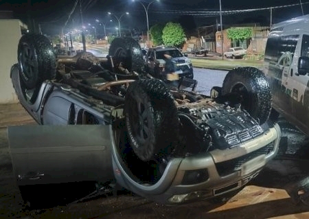 IVINHEMA: Capotamento é registrado durante a madrugada no bairro Vitória