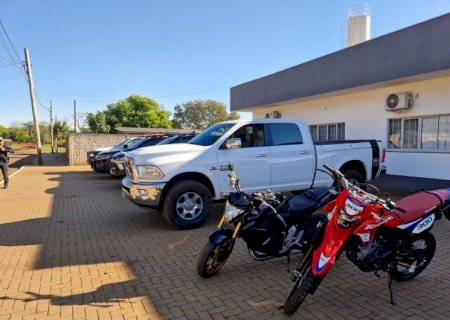 Operação apreende carro de luxo, armas e motos; casal é preso em MS