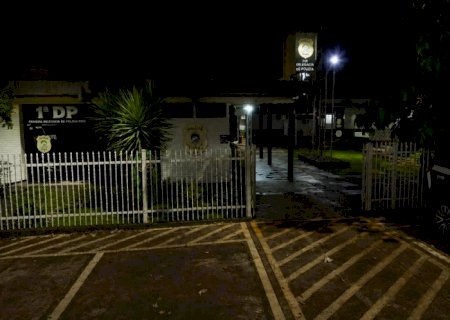 Mulher é presa após esfaquear homem durante discussão em aldeia índígena de Dourados