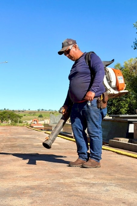 DEODÁPOLIS: Prefeitura realiza manutenção e conservação do Cemitério Municipal