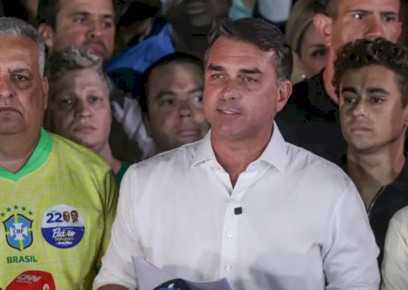 Polícia Federal cancela passaportes de Flávio Bolsonaro